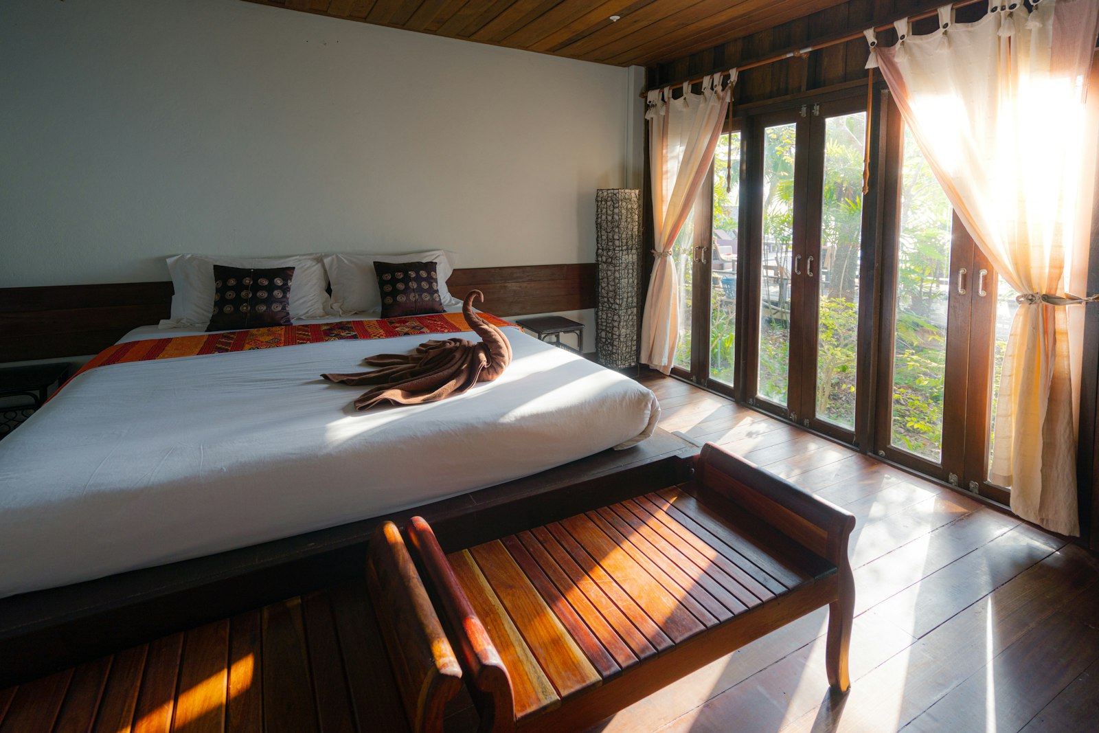 Habitación Familiar Superior con luz a través de puertas al jardín